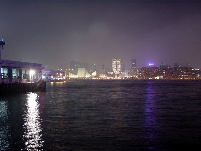 Night picture of water and harbours