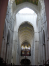 Basilique de la Almudena, colonnes