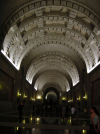 Int\351rieur sombre de la basilique