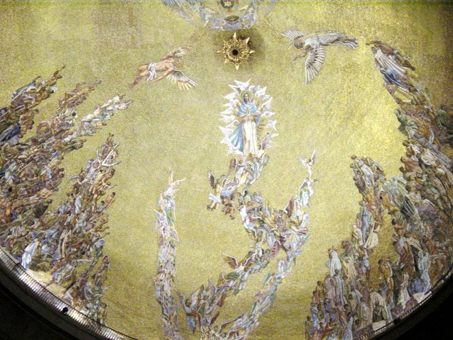 Peinture religieuse sur le plafon de la basilique