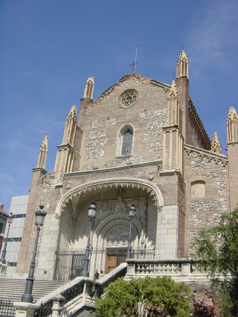 Entr\351e de la Ni\350me cath\351drale