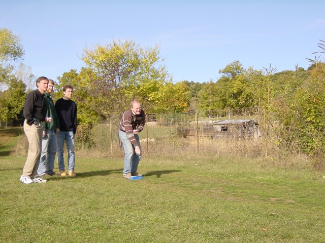 Bert about to throw, Steve, Ted and Olivier watching