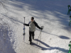 Steph vu de dessus revenant du ski gaillardement