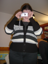 Madame Bi derriere un appareil photo
