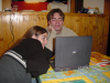 Coco et Steph devant le laptop