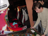 Steph jouant au flipper