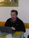 Canard devant son laptop moins de cinq minutes apres etre rentre