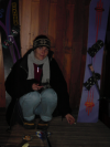 Coralie au froid sur le balcon pour fumer un cloposse