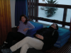Sophie et Msieur Bi s'octroyant quelques instants de glandage sur le canape