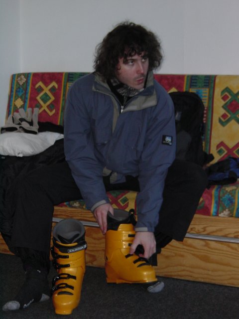 Nico chaussant