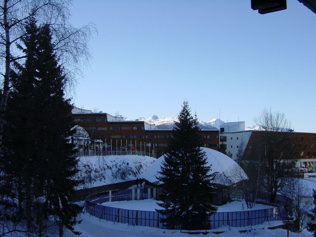 Vue sur la station depuis le balcon de notre appartement