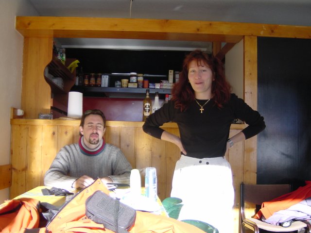 Canard & Sophie devant la table