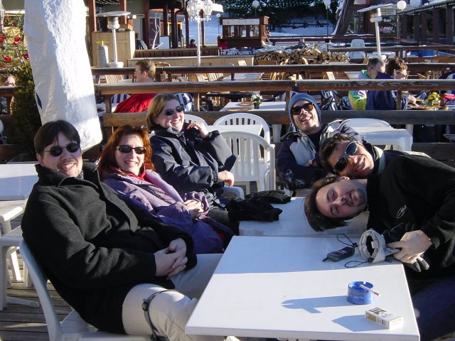 Tous a la terrasse d'un cafe