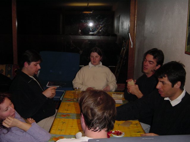 Tous a table pour le tarot et l'apero