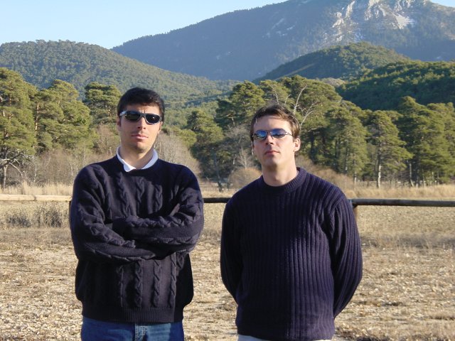Neurone et Pticul posant avec les lunettes de soleil