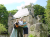 Coralie, Andre et Laurence devant le chateau du Mazeau