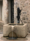 Fontaine devant le restaurant