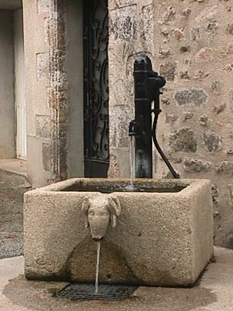Fontaine devant le restaurant