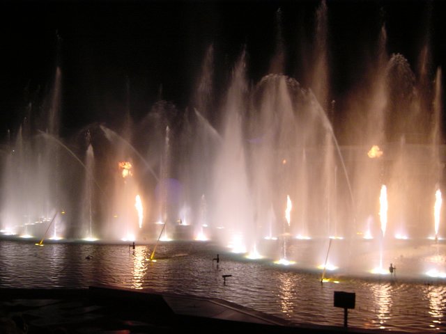 'Le miroir d'Uranie': Jets d'eau blancs et boules de feu