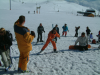 Sophie monte avec ses patinettes