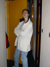 Coralie dans le hall
