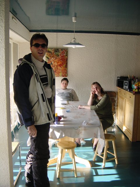 Steph en habit, Bi et Fredo en pyjo