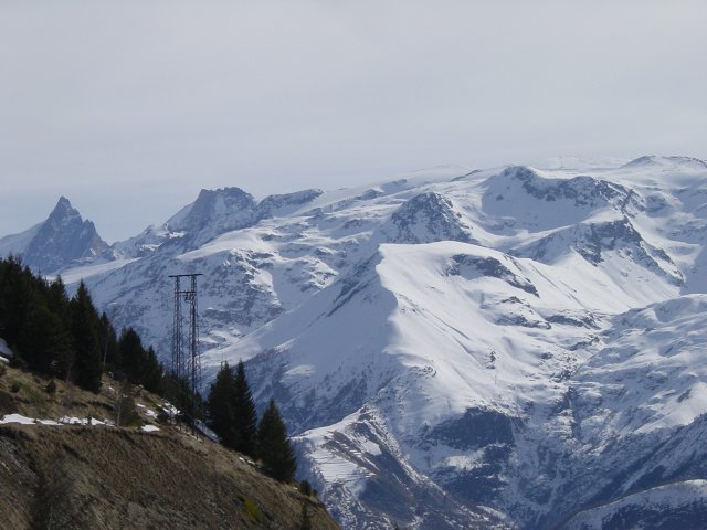 Vue sur la montagne enneigee