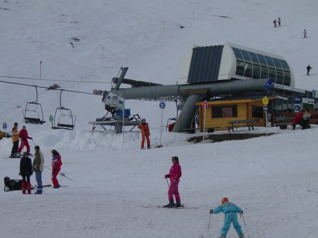 Sophie finit sa descente en ski