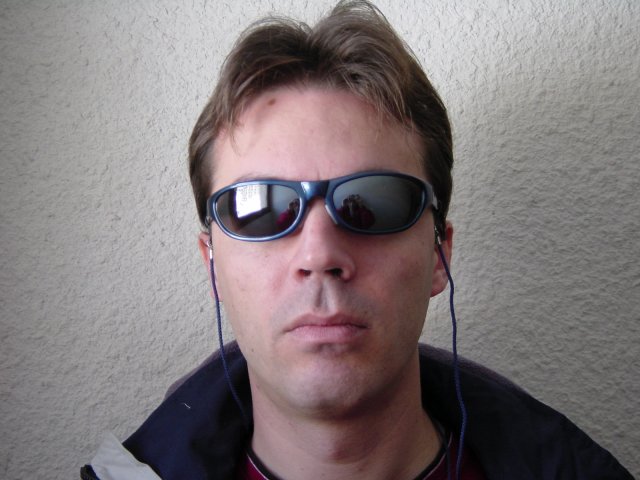 Steph austere avec ses nouvelles lunettes de keke'
