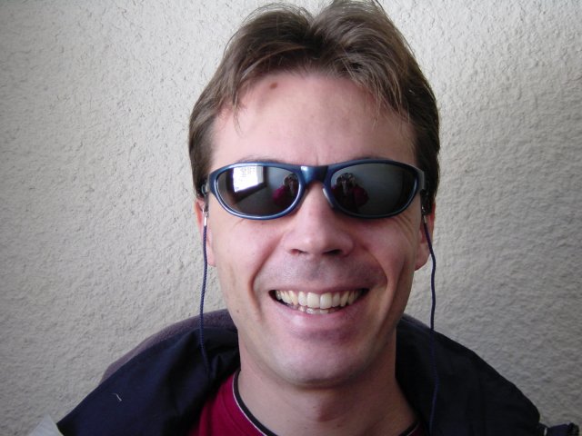 Steph le gai avec ses nouvelles lunettes de keke'