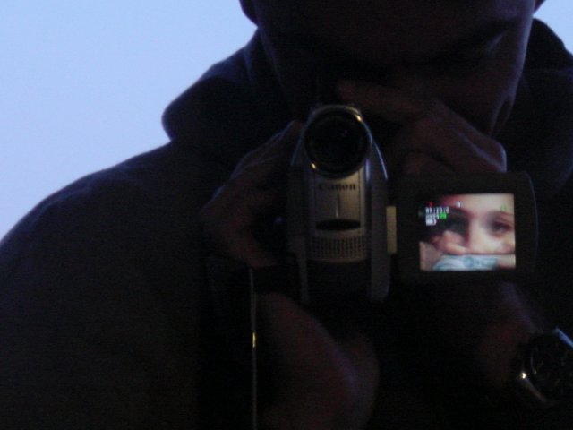Steph me filme depuis le balcon