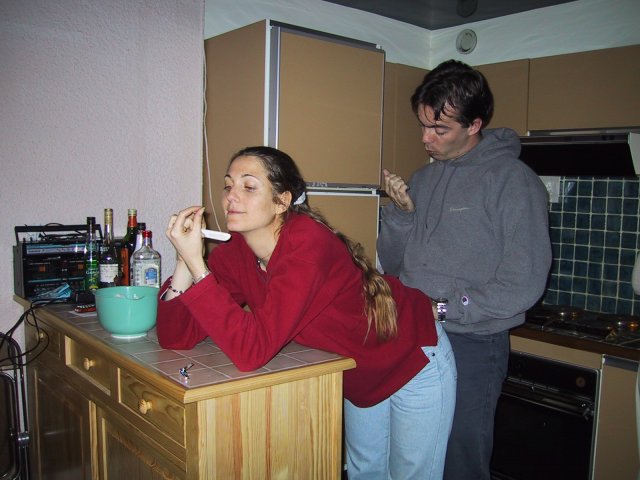 Sans commentaire... Coco se fait les ongles et Steph aussi