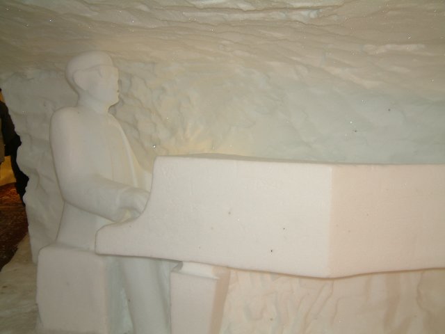 Dans la grotte de glace de l'Alpe d'Huez