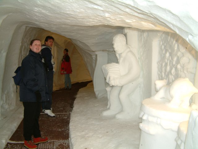 Dans la grotte de glace de l'Alpe d'Huez: Fredo, Pticul et Coco