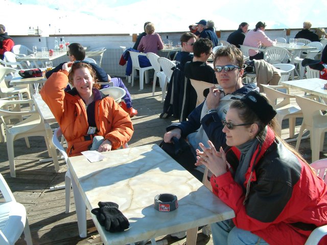 A la terrasse du cafe: Sof Pticul et Coco