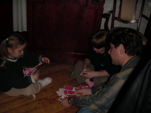 Ian playing with Sandro's children