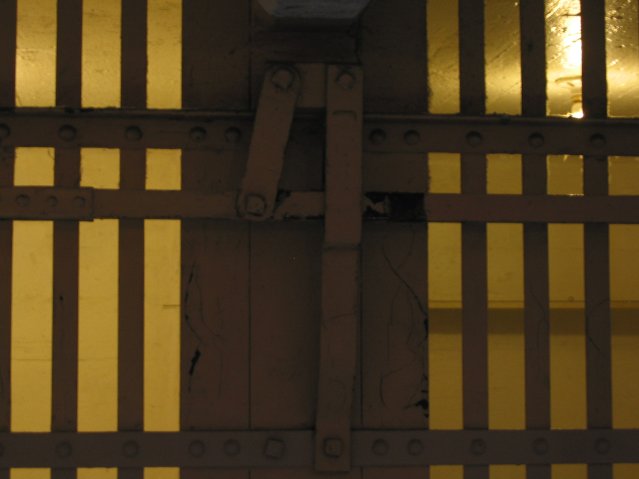 Mechanism to maneuver cell gates