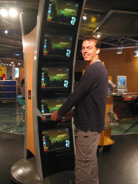 Inside Playstation shop: Stephane playing a game