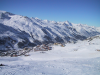 Vue sur la station depuis le haut des pistes