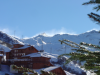 Le vent cree des nuages de neige aux sommets