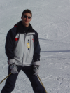 Andrew qui semble en plein chasse-neige