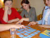 Au jeu de memoire de Gaetan: Fredo a l'air a deux doigts de s'endormir, Alex et Coralie remettent les cartes