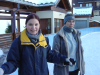 Alex et Coralie se tiennent la main a la patinoire