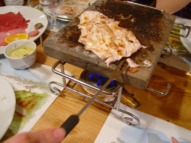 La pierre chaude (au menu et pour deux, 12 kilos 300 de viandes ;-)