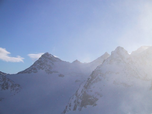 Le vent fait voler la neige