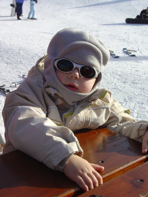 Gaetan a la table d'un cafe'