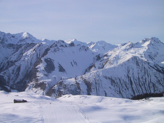 Montagnes enneigees