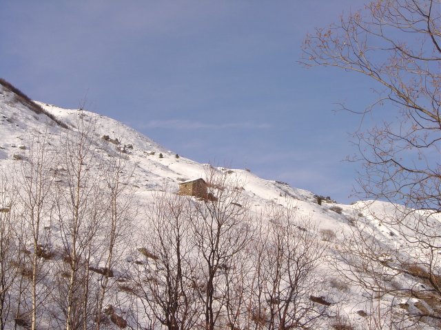 test reglage mode neige: petite maison a flanc de montagne