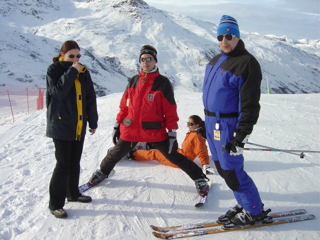 Cocotte, Steph (un petit effort encore pour le grand ecart facial a la Van Damme), Sophie assise et Bi la bouche en coeur