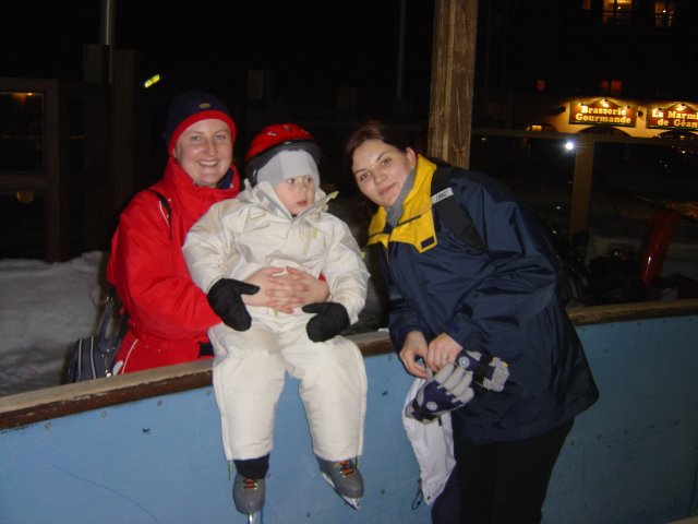 A la patinoire, Fredo, Gaetan sur la rambarde et Alex
